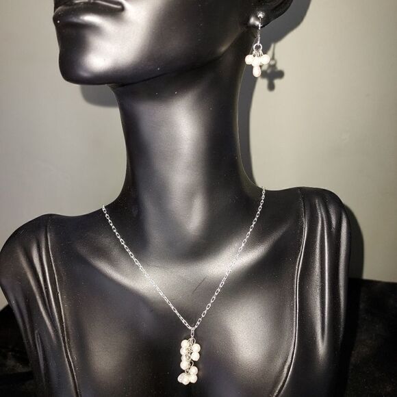 PEARL NECKLACE AND EARRING SET - Picture 5 of 13